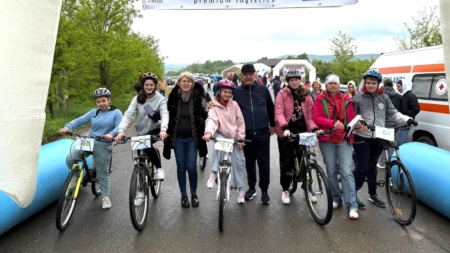 La Fărcașa: Peste 100 de copii au participat la concursul de ciclism „Pedalând prin Europa”
