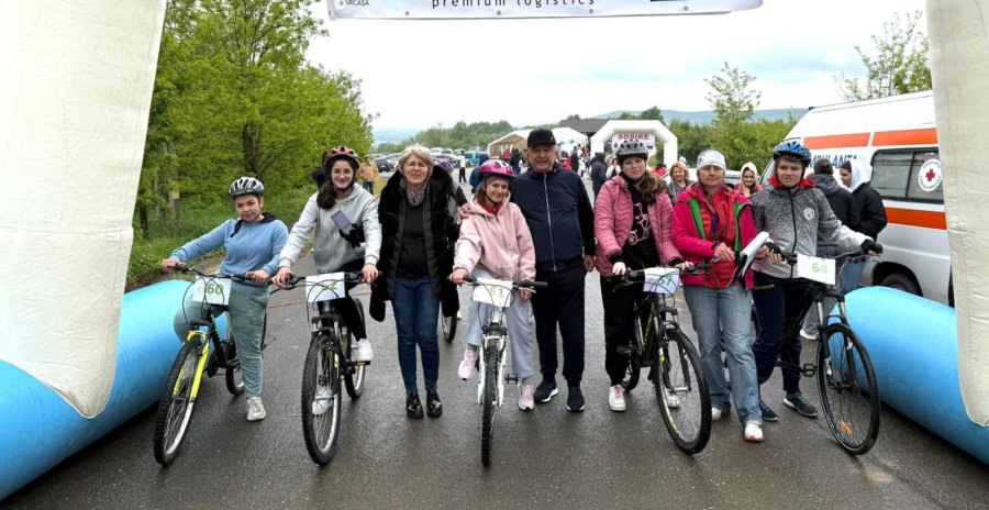 La Fărcașa: Peste 100 de copii au participat la concursul de ciclism „Pedalând prin Europa”