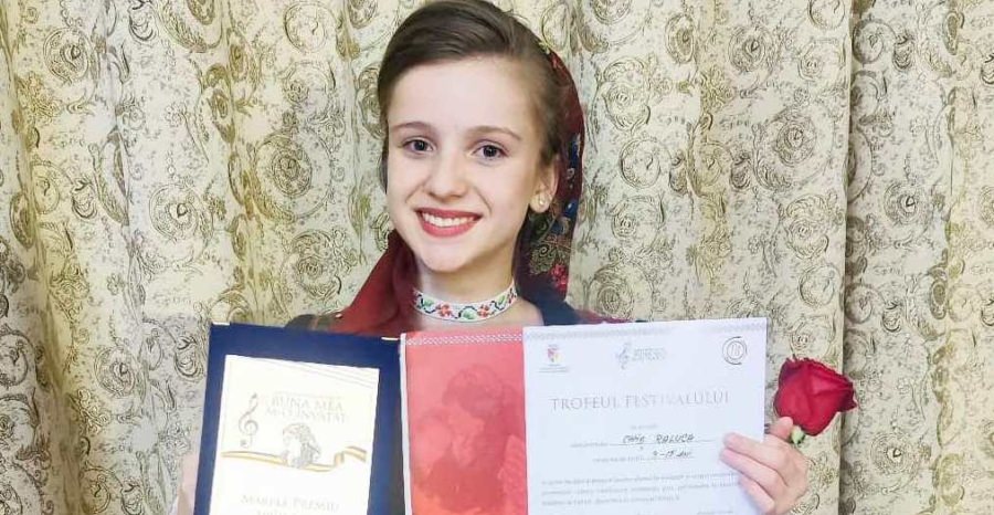 Raluca Izabela Chiș a adus în Maramureș Trofeul și Marele Premiu al Festivalului Național de Folclor „Buna mea m-o învățat”