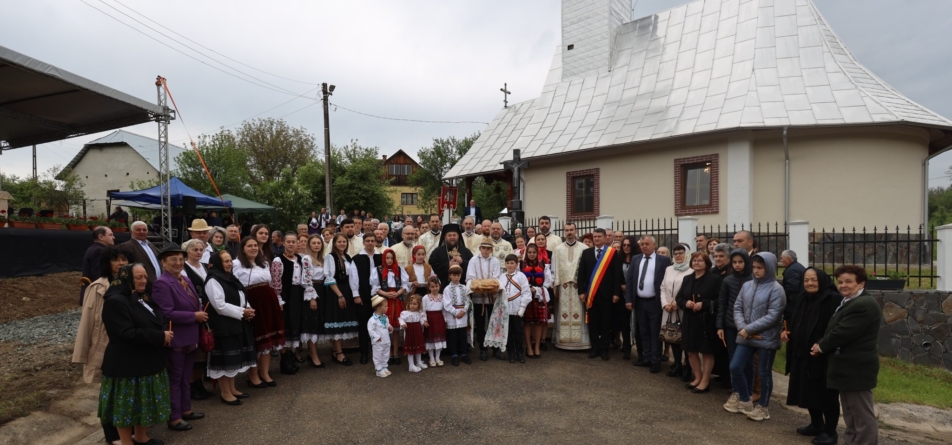 PS Timotei Sătmăreanul a târnosit biserica Parohiei „Sfinții Arhangheli Mihail și Gavriil” din Românești