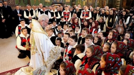PS Iustin: „Să ne purtăm cu multă demnitate și mândrie nepăcătoasă portul nostru popular maramureșean care este unic, frumos și nobil”