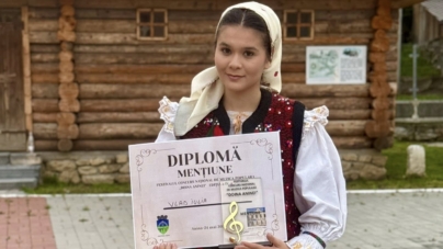 Iulia Ioana Vlad, premiată din nou – mențiune în cadrul Festivalului Concurs de Muzică Populară „Doina Aninei”
