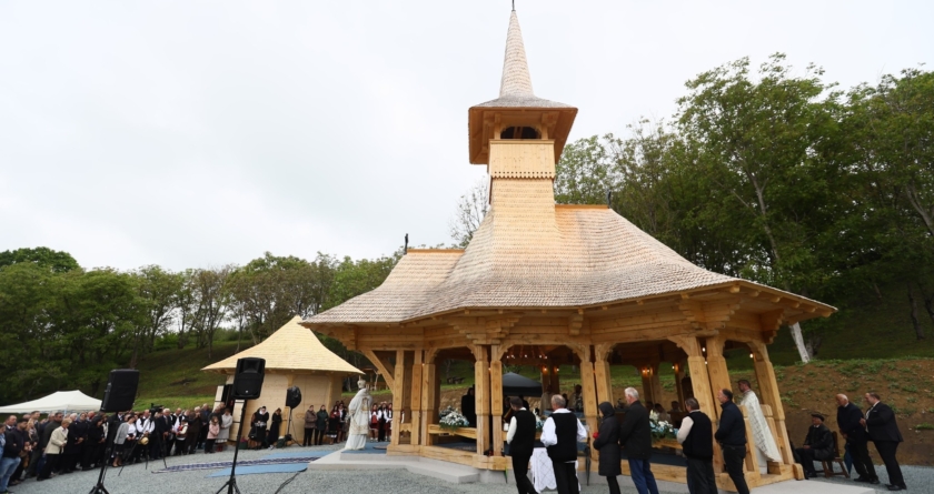 Slujire arhierească la Schitul Șomcuta Mare