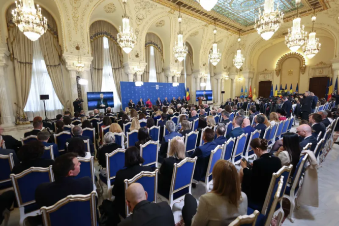 Sporuri de lux pentru funcționari de porțelan