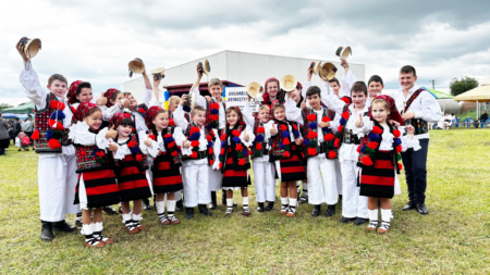 Ansamblul „Berbeștenii” a câștigat trofeul la Festivalul-Concurs Național pentru soliști vocali și ansambluri de dansuri populare „Danțu’ Tinerilor”