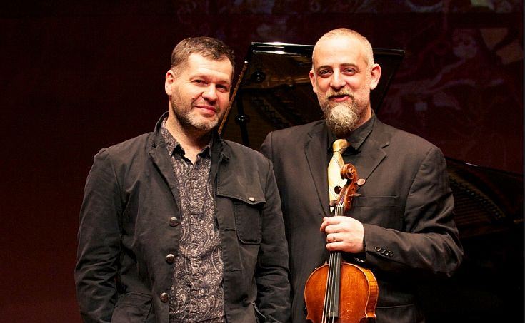 Pianistul Lucian Ban și violistul Mat Maneri lansează albumul „Transylvanian Dance”