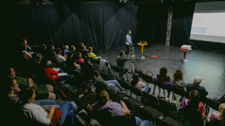 Ateliere dedicate copiilor autiști, în cadrul Festivalului ”Aproape”