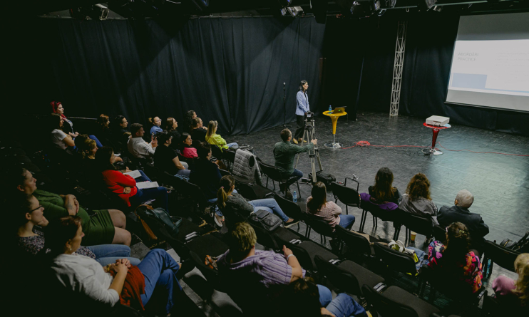 Ateliere dedicate copiilor autiști, în cadrul Festivalului ”Aproape”