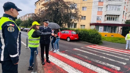 Elevi pe post de agenți de circulație