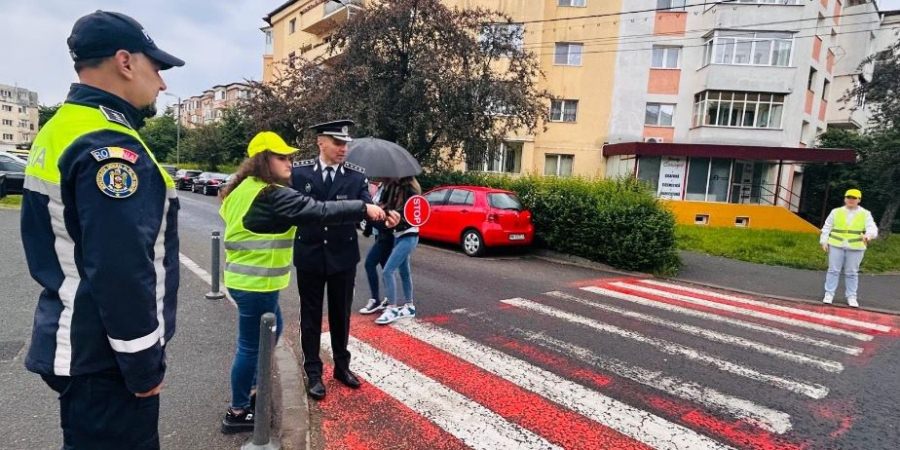 Elevi pe post de agenți de circulație