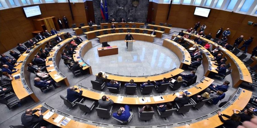 Slovenia apără în Constituție dreptul de a plăti în numerar