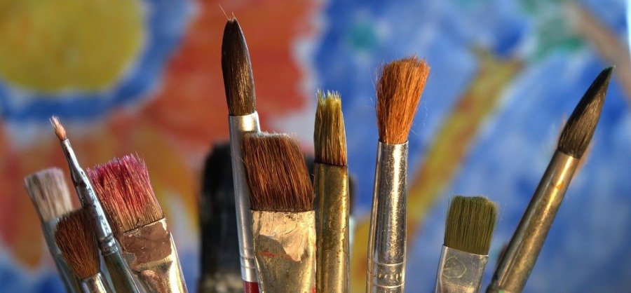 Atelier de pictură în stil victorian la Tăuții Măgherăuș