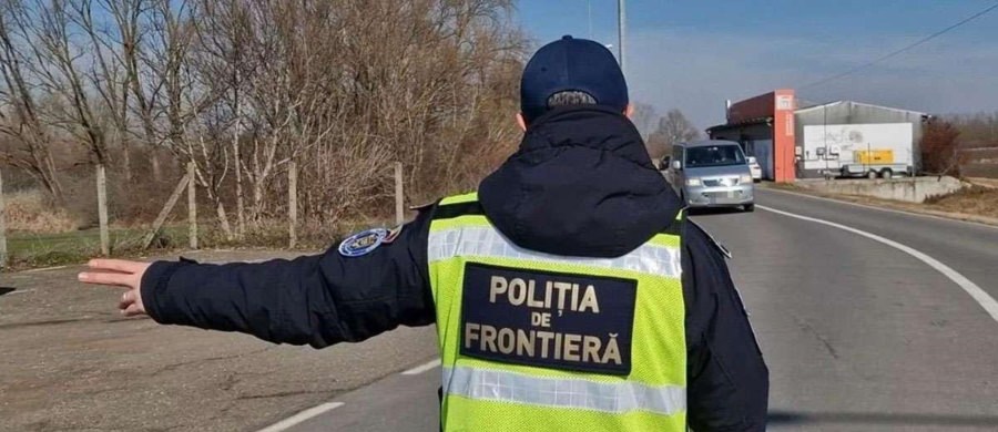 Maramureșean fără permis cercetat după ce a fost prins la volanul unei mașini cu numere false
