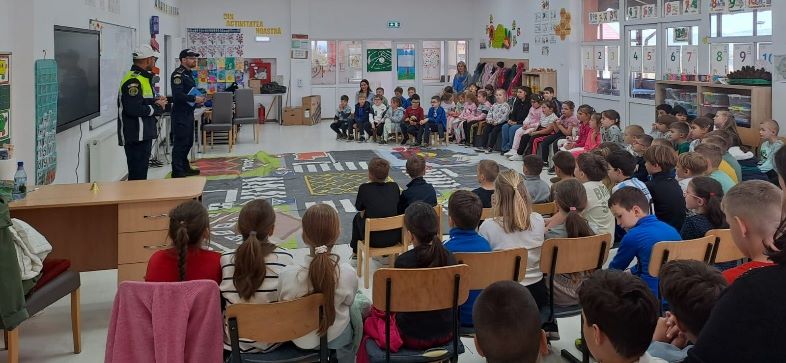 Lecții de la polițiști în Săptămâna Școala în Siguranță