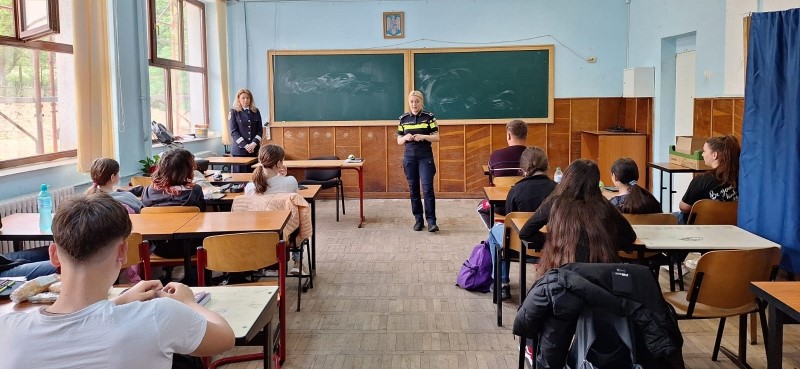 Acțiuni în școli ale polițiștilor pentru siguranța elevilor