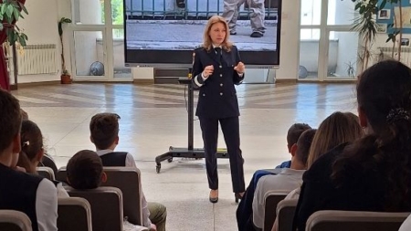 Polițiști la discuții cu copiii în Săptămâna prevenirii criminalității