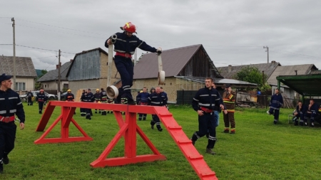 Pompieri la concurs