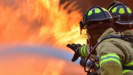 Incendiu în Sighetu Marmației – Zeci de persoane evacuate în miez de noapte