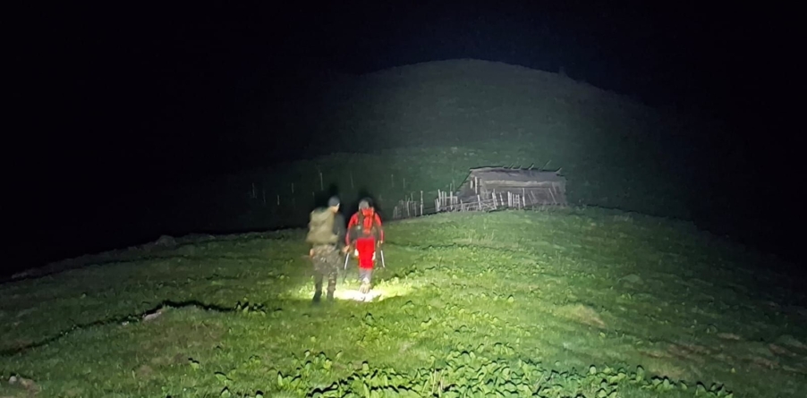 Tânăr recuperat din munți după o acțiune de peste șapte ore a salvamontiștilor