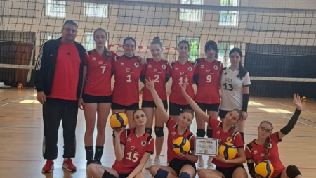 Echipa de volei a Colegiului Național „Mihai Eminescu” s-a calificat în etapa națională a Olimpiadei Naționale a Sportului Școlar