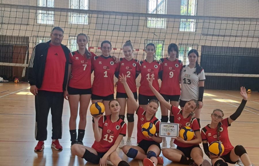 Echipa de volei a Colegiului Național „Mihai Eminescu” s-a calificat în etapa națională a Olimpiadei Naționale a Sportului Școlar