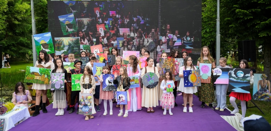Culoare și creativitate: Festivalul Concurs „Magia Culorii în Natură” a reunit zeci de copii talentați la Borșa