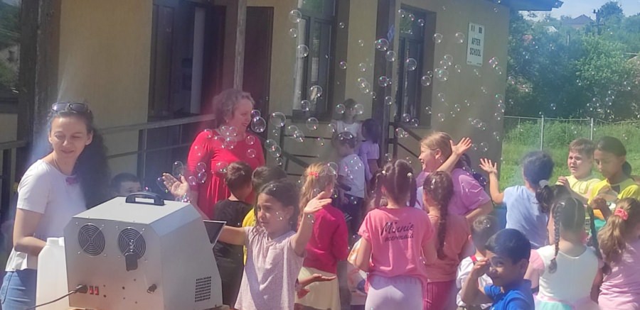 „Zâmbetul Năzdrăvan al Copilului sub Bagheta Magică a Învățătorului”: O sărbătoare memorabilă la Școala Gimnazială Băsești