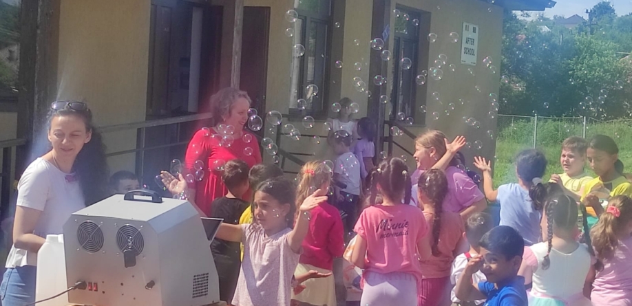 „Zâmbetul Năzdrăvan al Copilului sub Bagheta Magică a Învățătorului”: O sărbătoare memorabilă la Școala Gimnazială Băsești