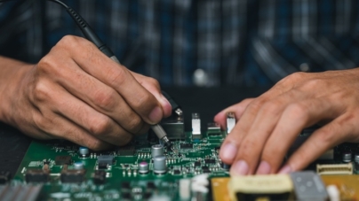 Cum să îți creezi propriul robot folosind plăci de dezvoltare și module electronice