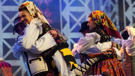 Ansamblul Folcloric Național „Transilvania” participă la Ziua Universală a Iei la Lisabona