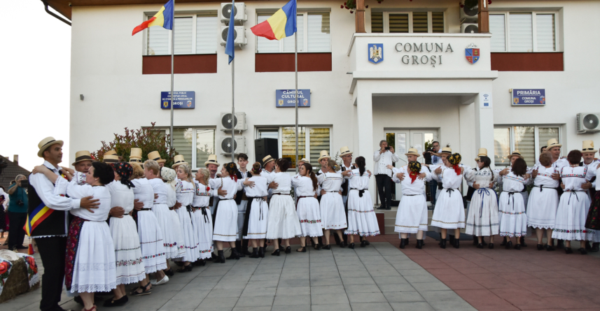 În Groși: “Danț la șură cu lătureni” în a doua zi de Rusalii