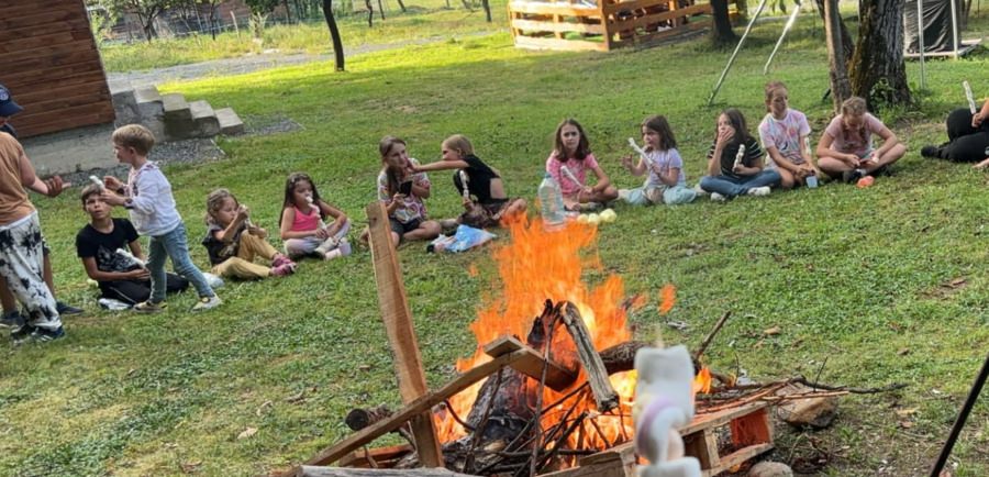 Start vară creativă: Copiii sunt invitați în tabăra „Creștem prin artă și joacă”