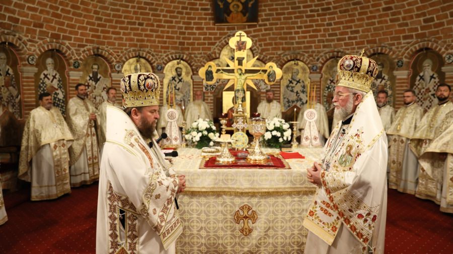 Programul liturgic al ierarhilor de Praznicul Rusaliilor