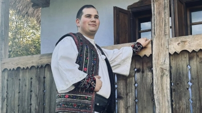 La mulți ani, Denis Năsui! Tânărul promotor al tradițiilor din Maramureș împlinește 22 de ani