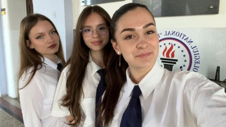 Eleve din cadrul Colegiului Național „Dragoș Vodă” din Sighetu Marmației, premiate la concursul „Memoria Holocaustului”