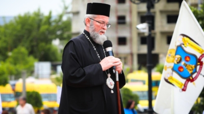 PS Iustin: „Școala și dascălii trebuie să dăruiască copiilor educația adevărată, să le inspire iubirea de frumos, de valori adevărate și nemuritoare”