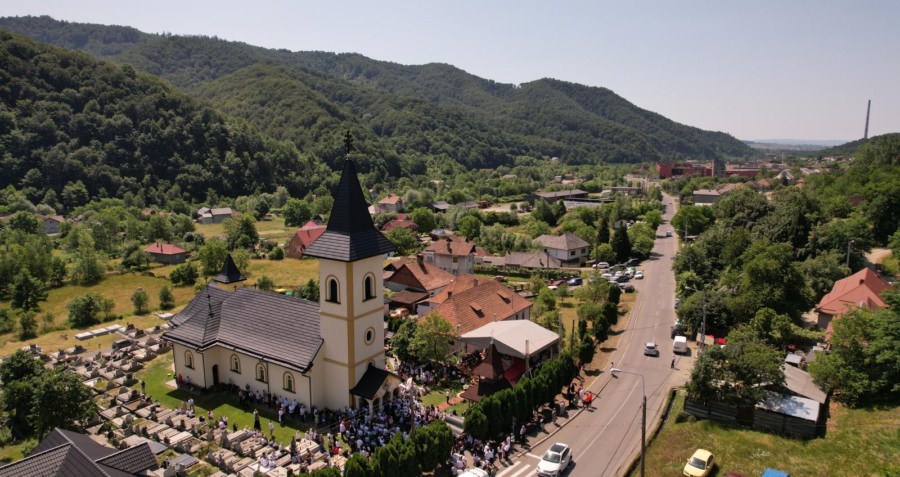 Biserica din Ferneziu a fost târnosită