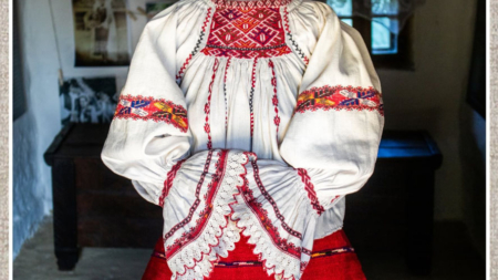 La Muzeul Satului din Baia Mare puteți admira cămașa cu ciupag din Țara Lăpușului