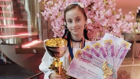 Maria-Adriana Demian a revenit în Maramureș cu brațele pline de premii de la Festivalul-Concurs Național „Acorduri Estivale”