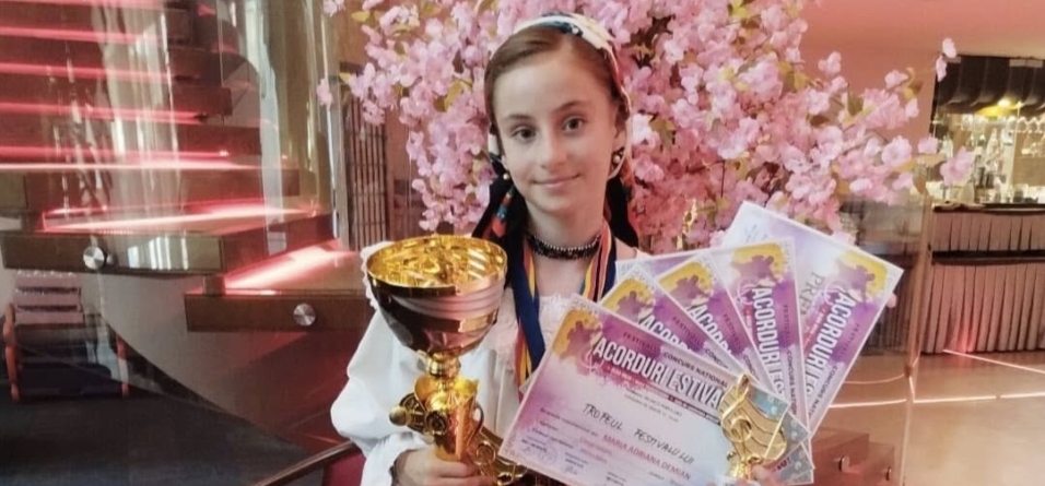Maria-Adriana Demian a revenit în Maramureș cu brațele pline de premii de la Festivalul-Concurs Național „Acorduri Estivale”