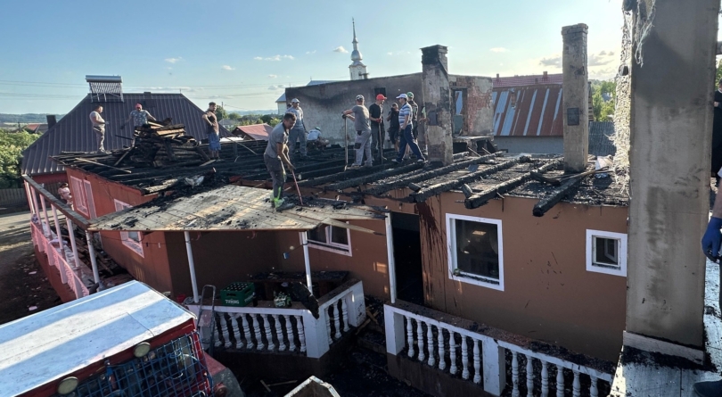 Apel umanitar: Să dăm o mână de ajutor lăpușenilor rămași fără locuință în urma incendiului