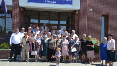 Momente emoționante la Fărcașa: A avut loc întâlnirea la 49 de ani de la terminarea clasei a VIII-a