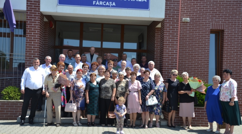 Momente emoționante la Fărcașa: A avut loc întâlnirea la 49 de ani de la terminarea clasei a VIII-a