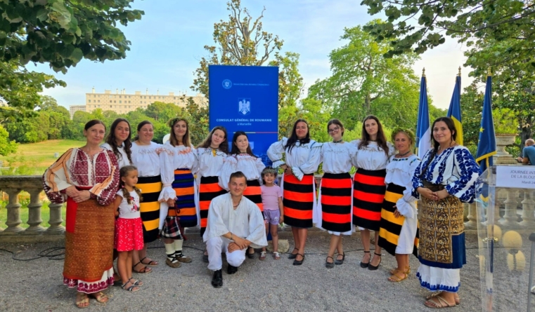 Cămăși maramureșene, zâne și cununi de sânziene – la Marsilia, de Ziua Universală a Iei