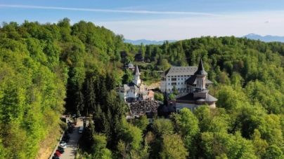 Programul slujbelor la Mănăstirea Rohia de sărbătoarea Sfinților Apostoli Petru și Pavel