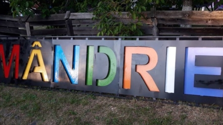 Pe Dealul Florilor, timpul  a purtat ie maramureșeană