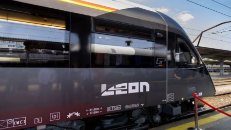 România urcă din nou pe șinele istoriei