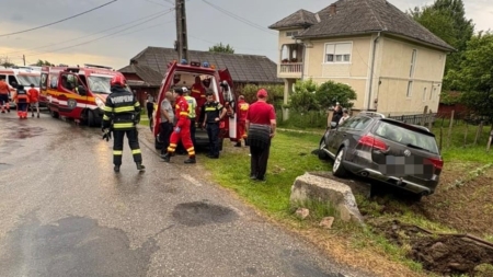 Trei copii răniți în urma unui accident