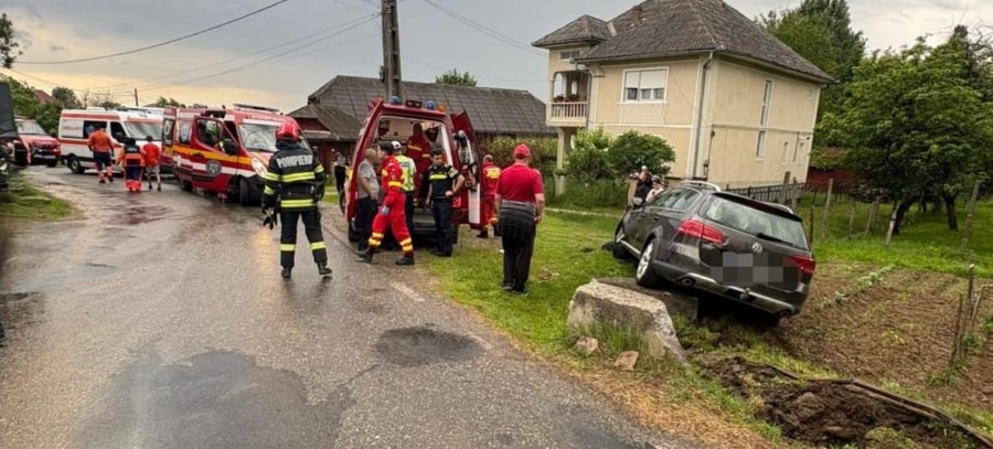 Trei copii răniți în urma unui accident