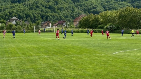 Goluri multe în ultimele etape din fotbalul județean. În două meciuri din Liga 4 s-a marcat de 20 de ori